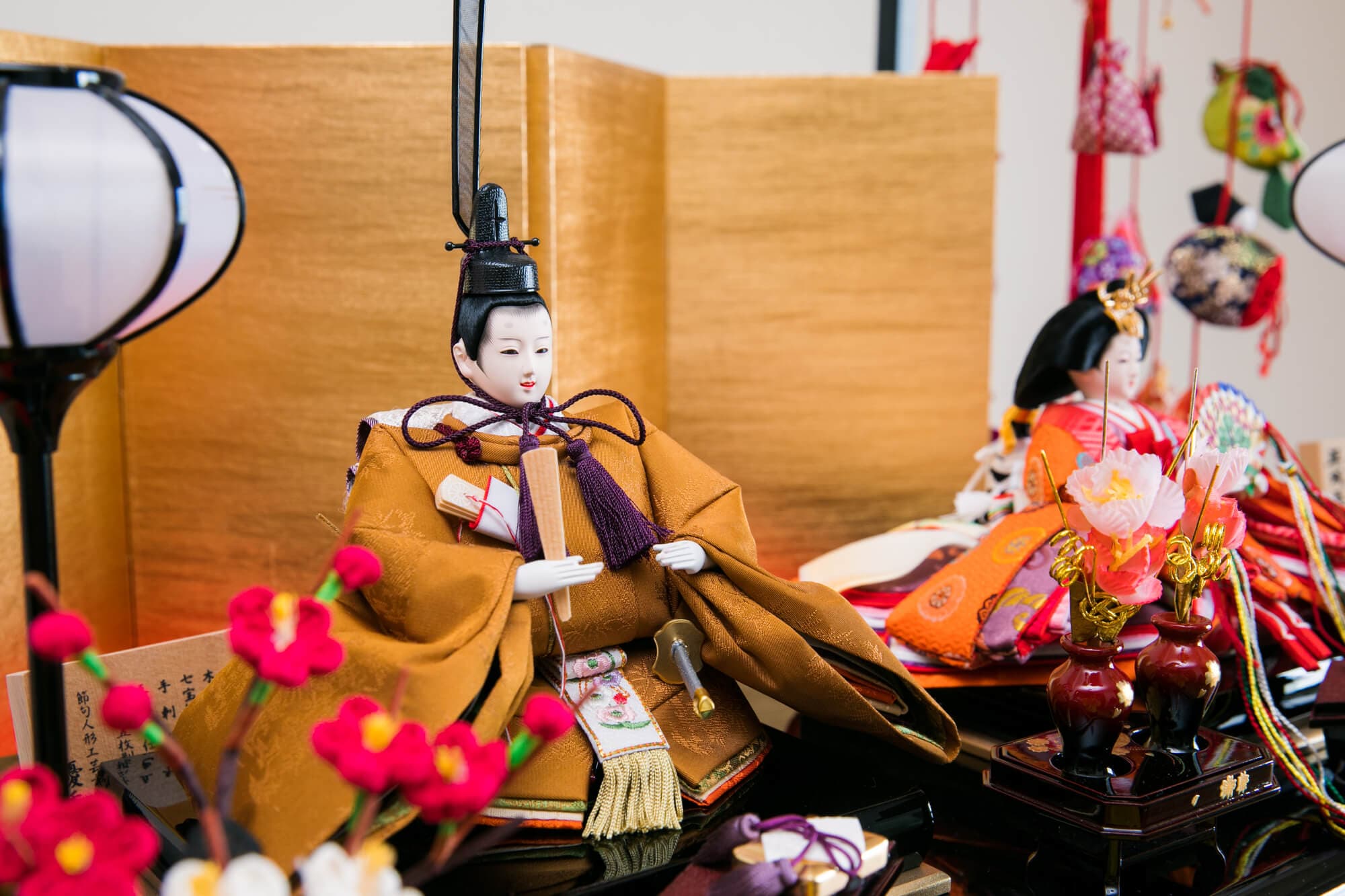 一年に一度しか使わない雛人形は収納場所にも困りやすい季節ものの一つです。この記事では雛人形の収納方法について解説します。